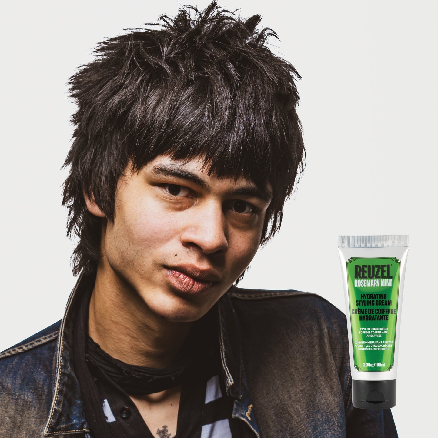 Reuzel Hydrating Styling Cream in a jar, smooth and creamy hair styling product for hydration and hold.