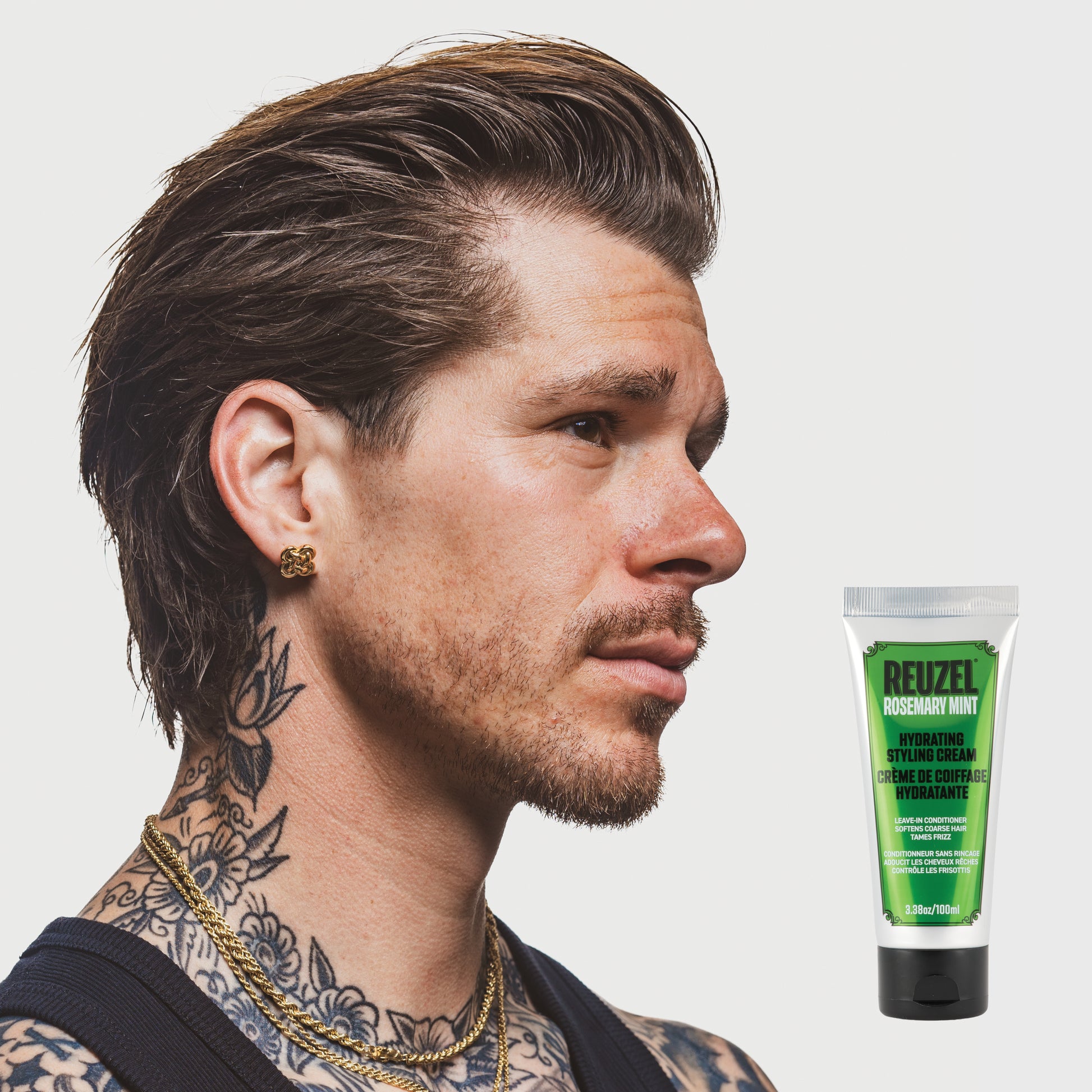 Reuzel Hydrating Styling Cream in a jar, smooth and creamy hair styling product with a white lid and label, ideal for moisture and hold